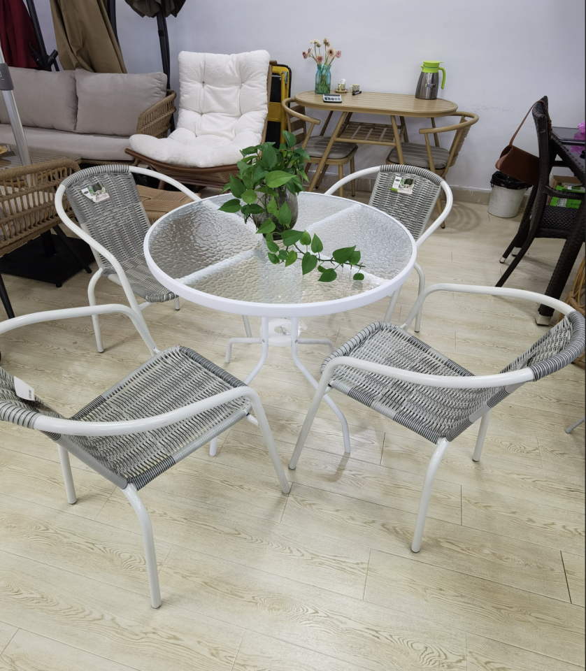 4 Kişilik Balkon Seti – 4 Sandalye + Yuvarlak Masa – Beyaz